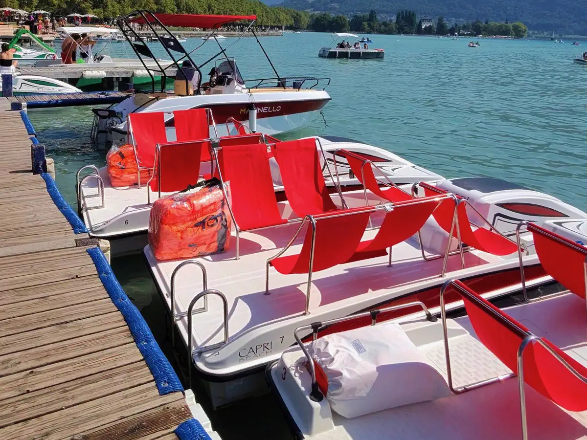 Location Pédalo au lac d'Annecy